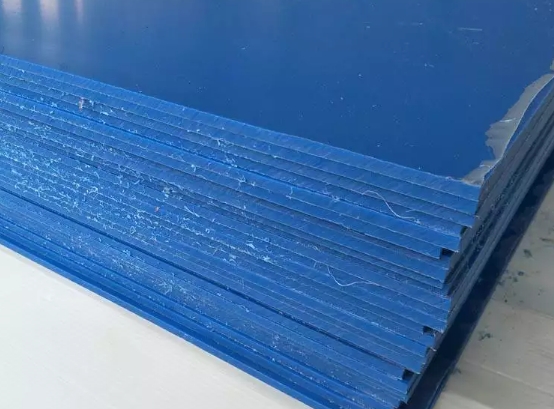 火車(chē)車(chē)窗和駕駛室擋風(fēng)板可以用PC板嗎